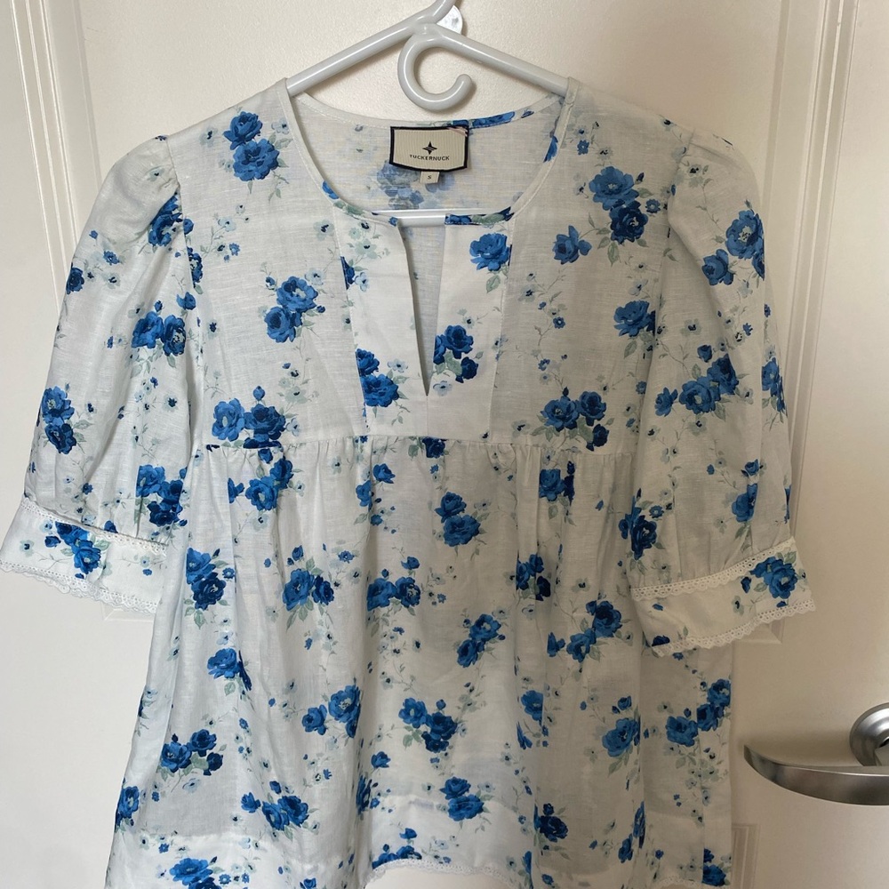 NWOT Tuckernuck Cotton/Linen Blue & White Floral Blouse